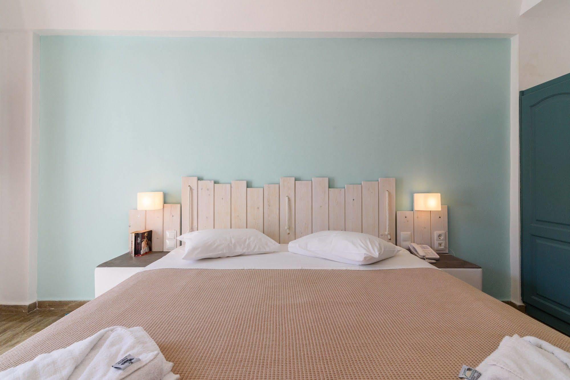 Iris Boutique Hotel Kamári Chambre photo